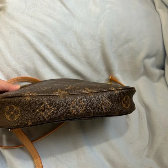 Louis Vuitton Brown Tan Monogram Clutch - Picture 6 of 9